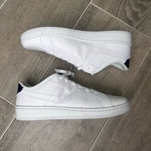 NIKE COURT ROYALE 2 NN
2 pairs